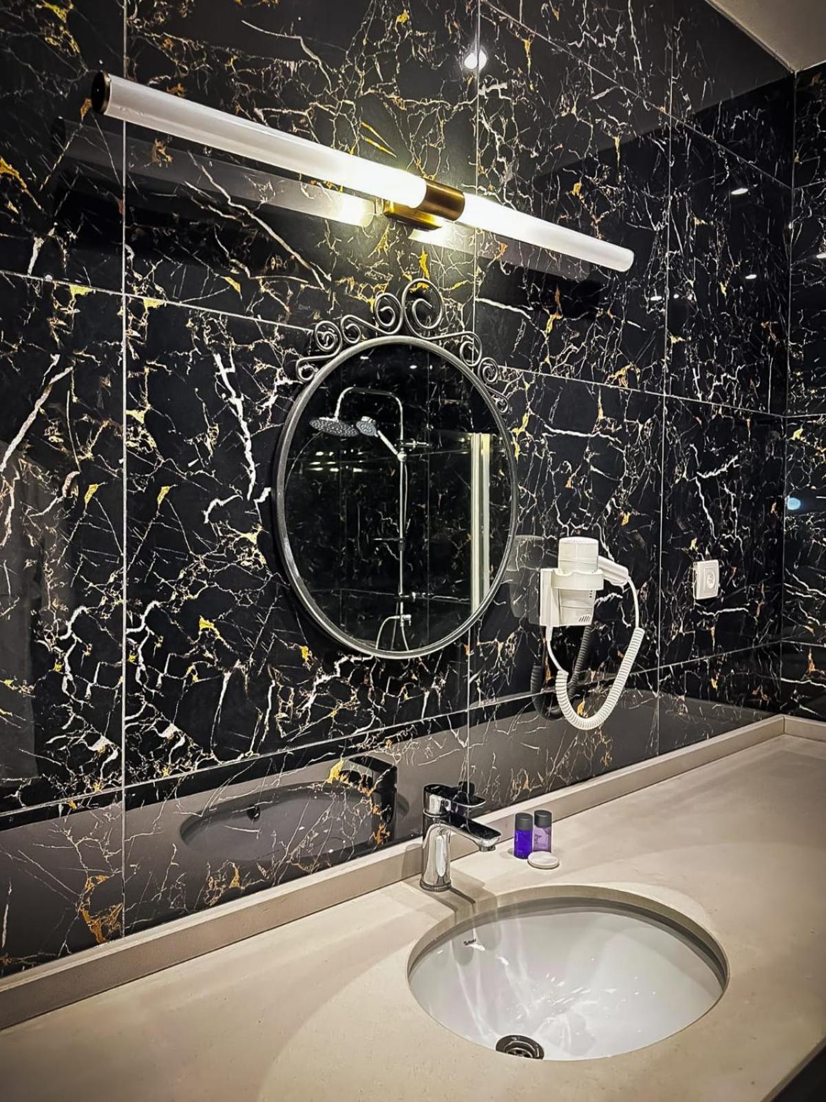 Hi Hotel Ivy Bueyuekada Prinseøyene Eksteriør bilde